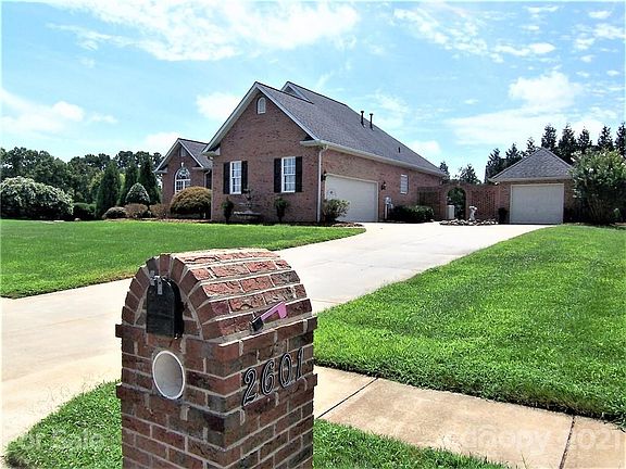 4th image of 2601 Willow Brook Dr