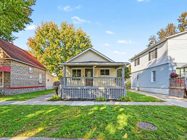 237 Pleasant St, Marine City, MI 48039
