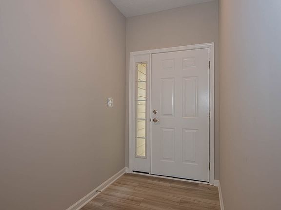 4th image of 556 Lanai Ln