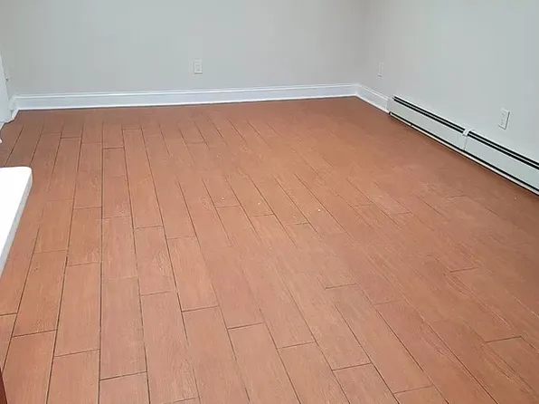 275 Balcom Avenue image 10 of 11