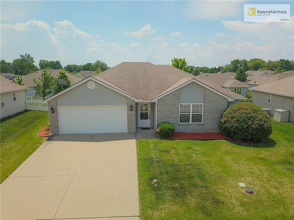 MOVE IN READY , WELL KEPT, CLEAN AS A WHISTLE RANCH HOME