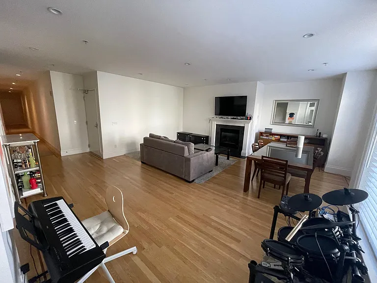 1610 Sacramento St #4 — Photo 2