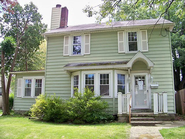 1179 E Church St photo 1
