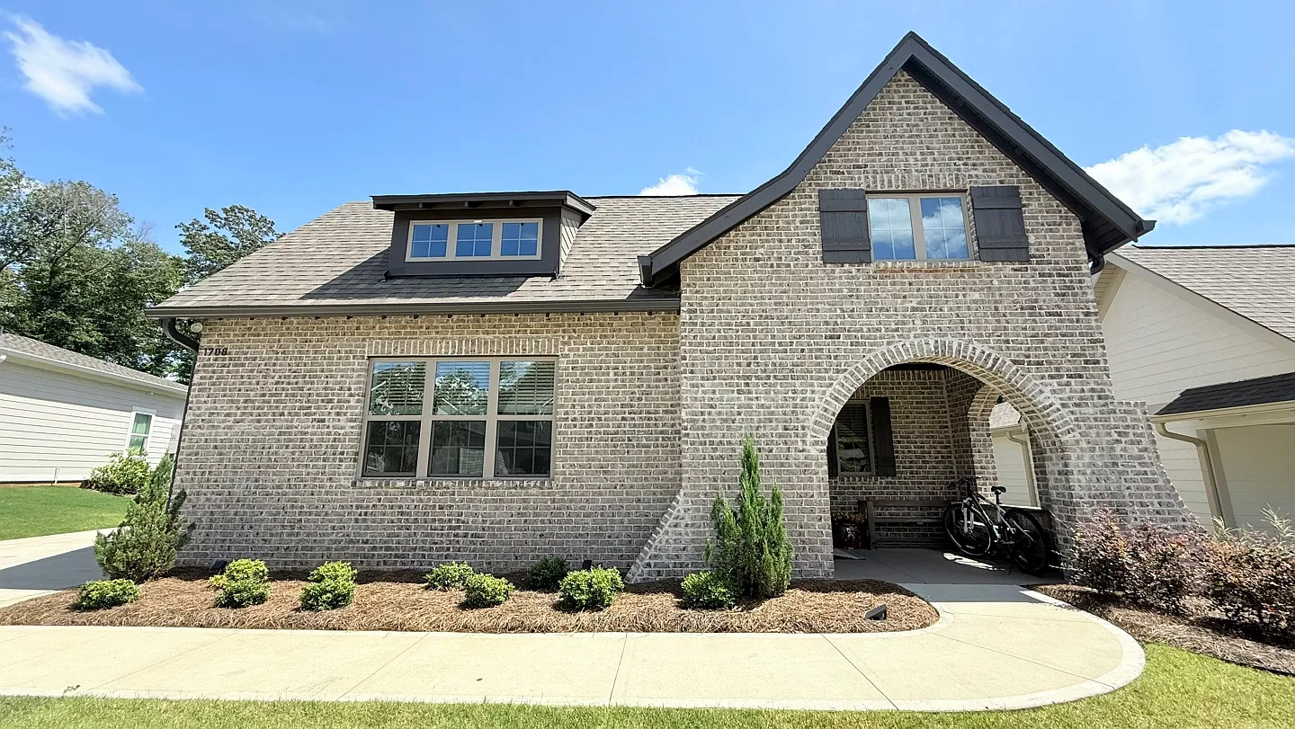 4 bed, 2314 sqft, $2,800 — Photo 1