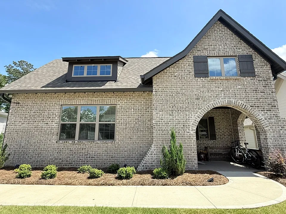 1708 Creekside Ln