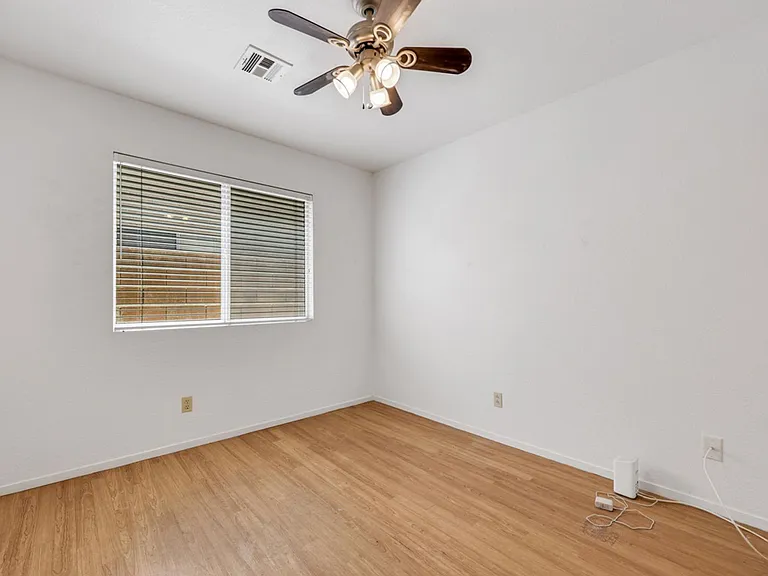 815 Stillwater Ln — Photo 9
