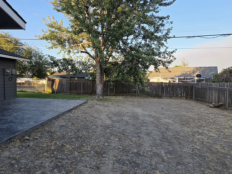 611 N Crestview Dr — Photo 4