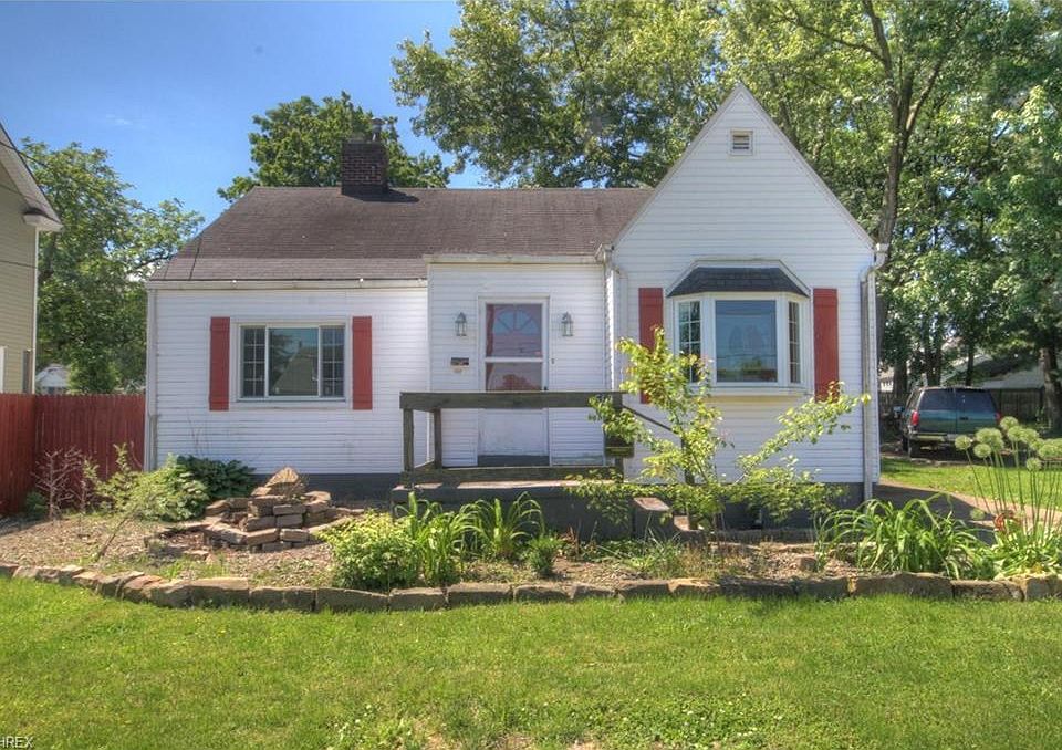 1st image of 1567 Brownlee Ave