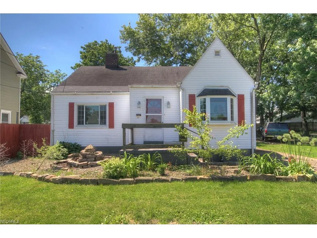 1567 Brownlee Ave photo 1