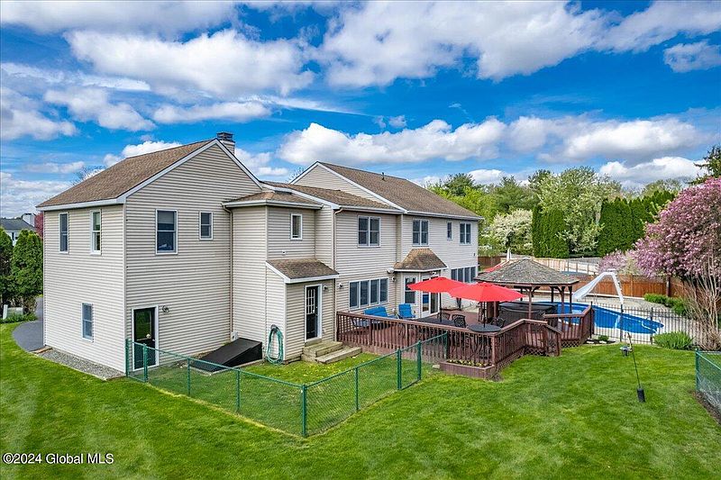 3rd image of 24 Cayuga Court