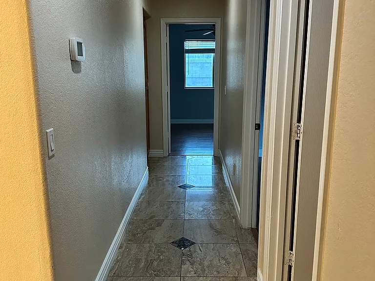 862 N John Way — Photo 16