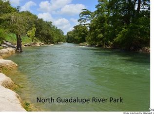 211 Rolling View Dr, Boerne, TX 78006