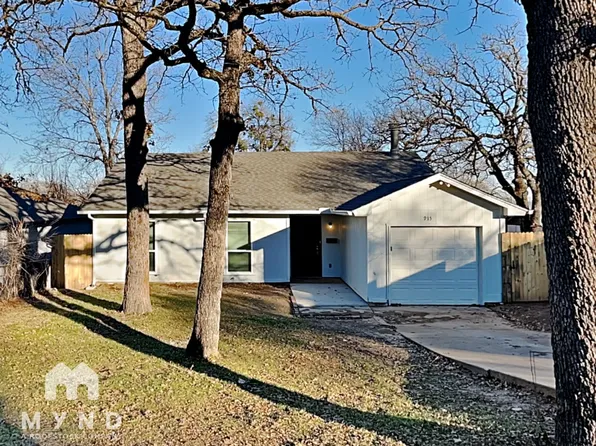 915 Winnie St, Fort Worth, TX 76112