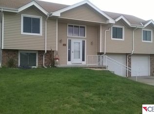 6715 S 53rd St, Omaha, NE 68117