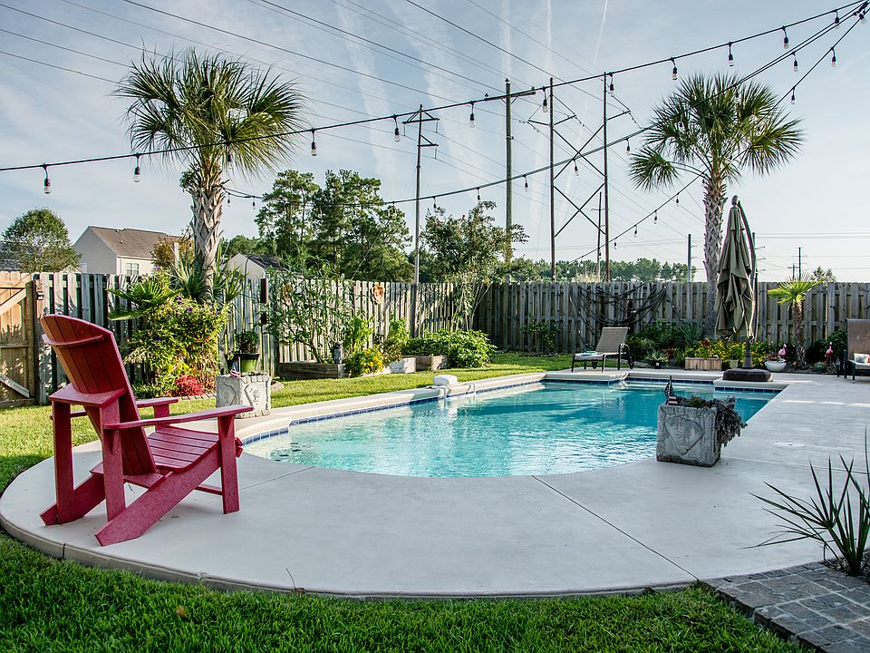 Outdoor Lights above pool
