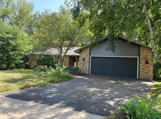 2720 Isle Royale Ct, Burnsville, MN 55337