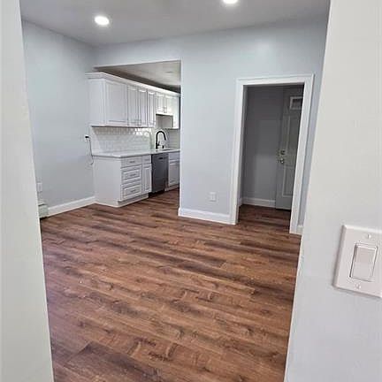 2nd image of 219 Lowell Ave