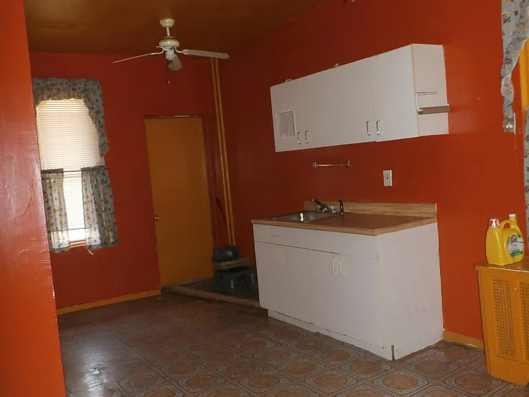 131 E Coulter St — Photo 4