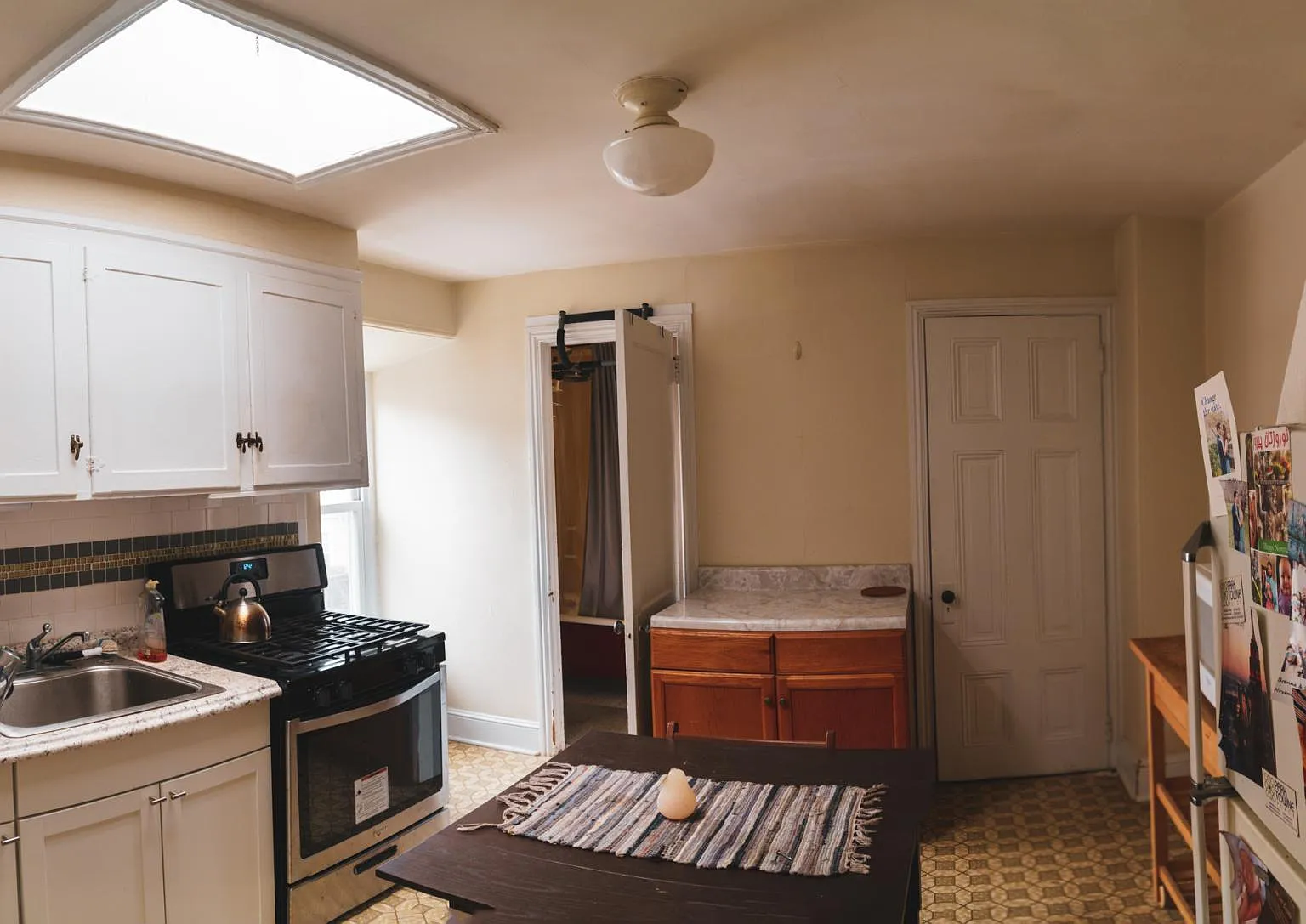 Has new kitchen cabinets and sink