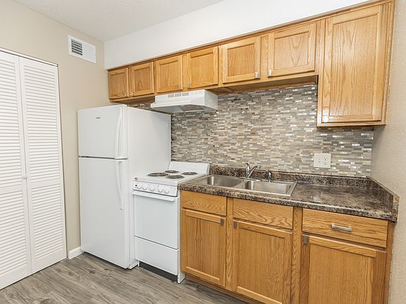 5th image of 2130 E Crawford Ave #1