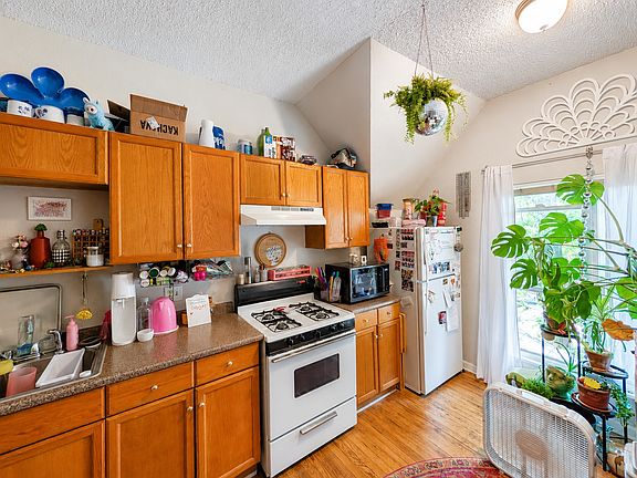 3rd image of 2417 W 32nd Ave Unit 6