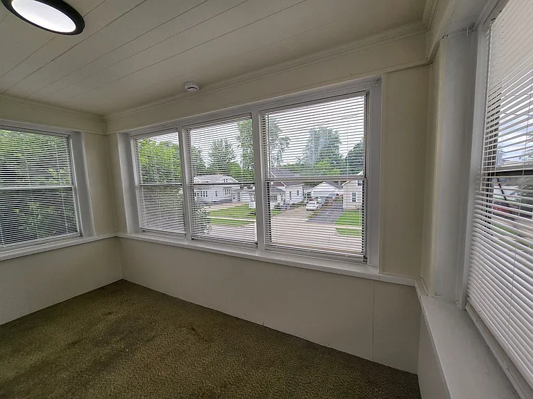 1109 Dousman St — Photo 24