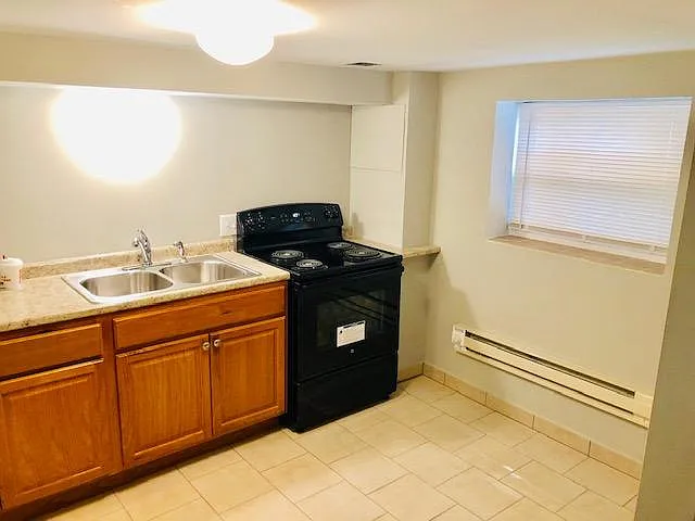5242 W Hutchinson St — Photo 2