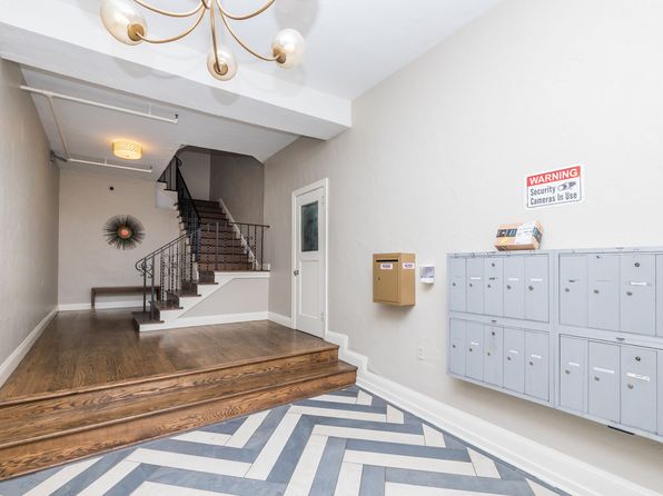 421 Van Dyke Ave APT 32