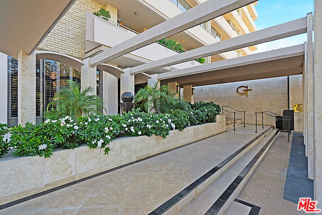 1333 S Beverly Glen Blvd — Photo 2