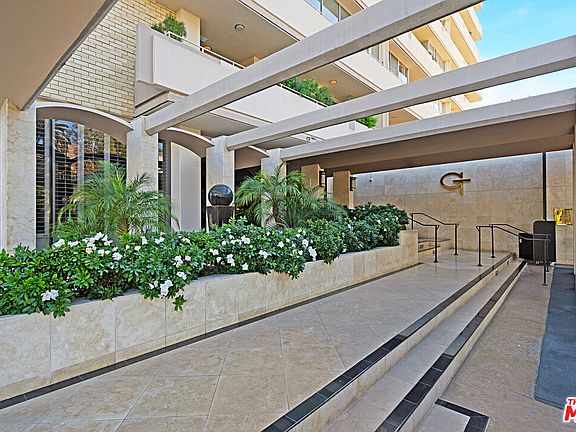 2nd image of 1333 S Beverly Glen Blvd APT 302