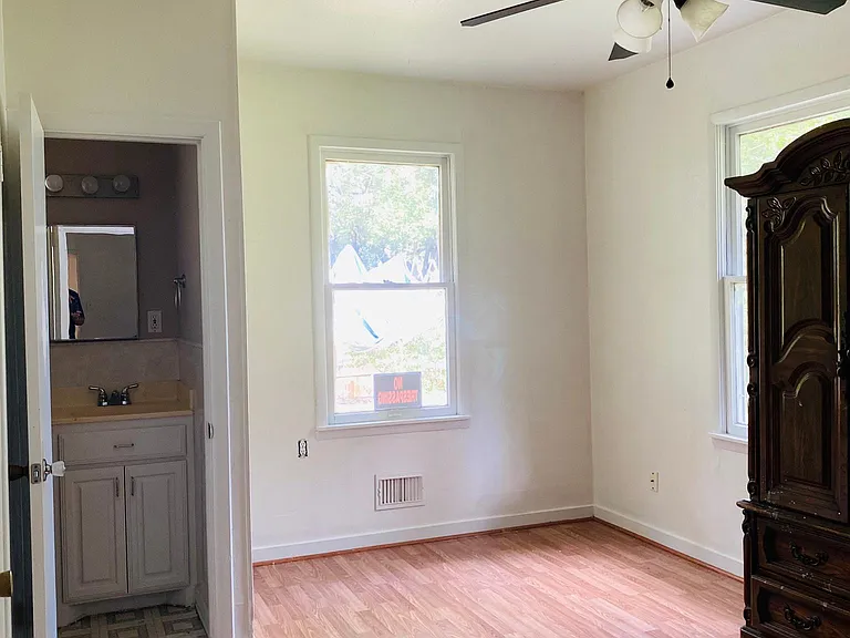 917 N Anna St — Photo 6
