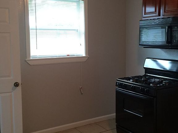 5th image of 715B S Salcedo St