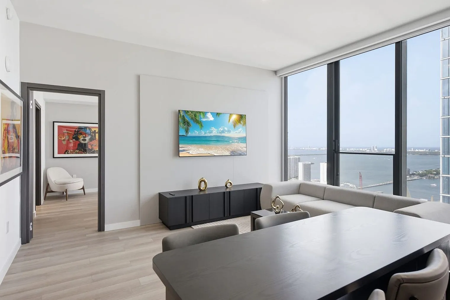 1 bed, 1.0 bath, 893 sqft, $6,230 — Photo 4