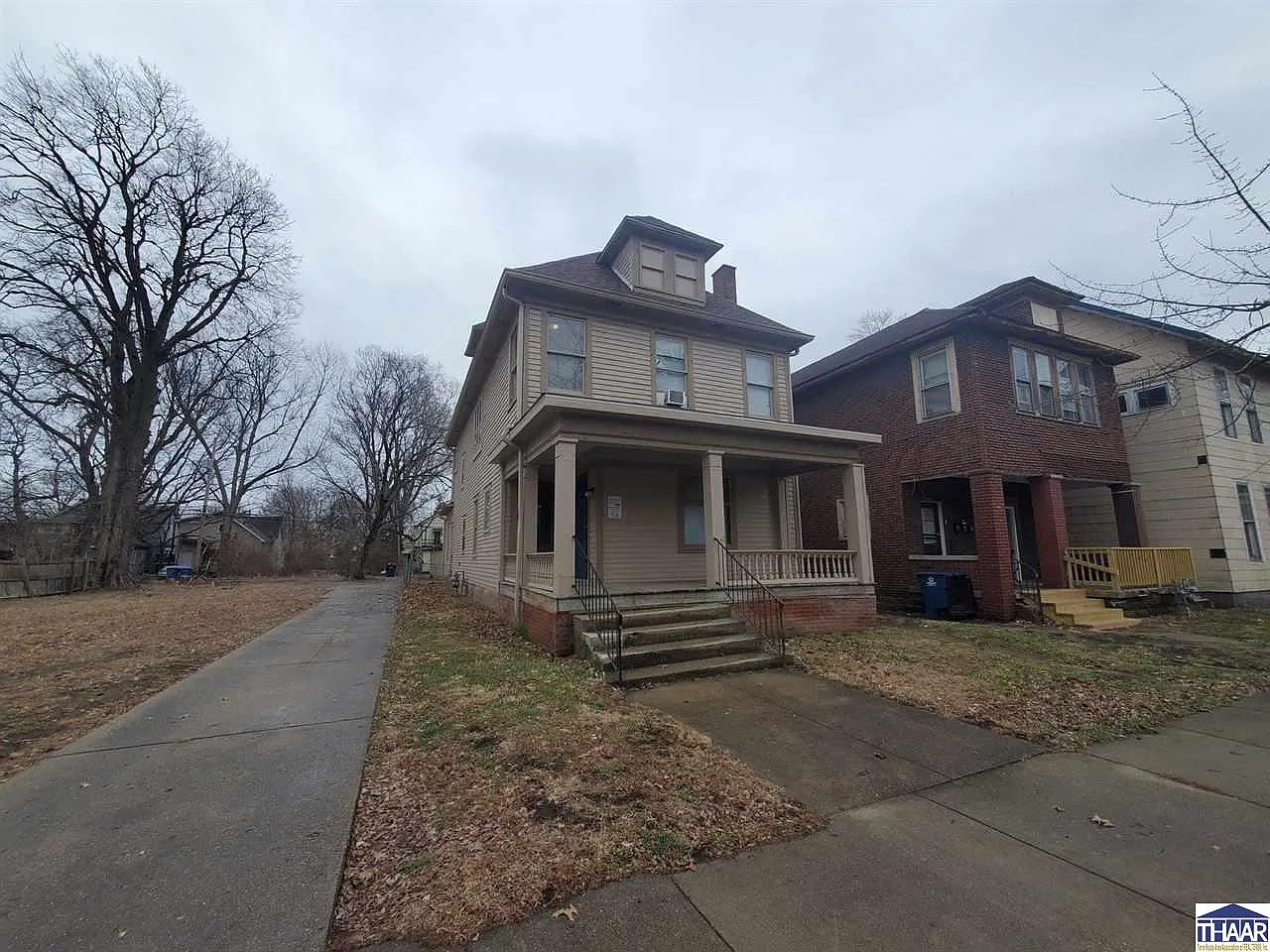 704 S Center St photo 1
