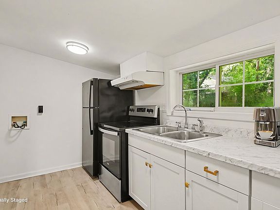 3rd image of 716 Central Ave