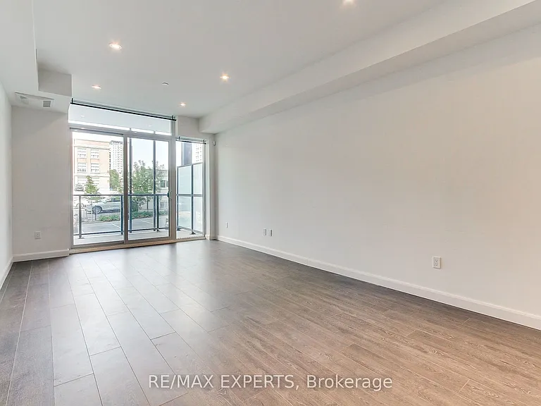 741 King St W #103 — Photo 18