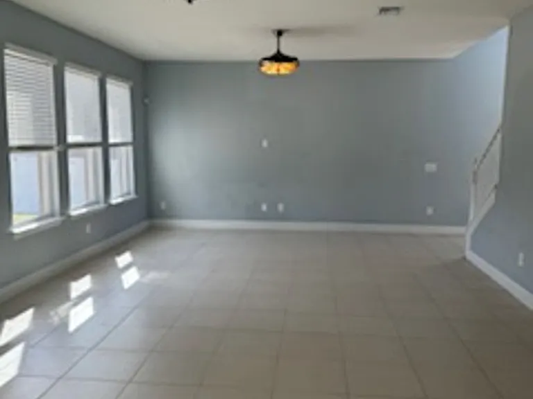 5717 SW 49th Ave — Photo 6