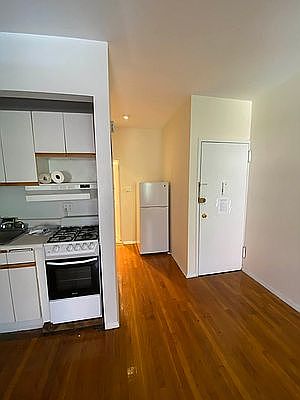 5th image of 408 E 88th St APT 2A