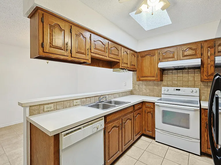 5137 Shoregate Dr — Photo 16