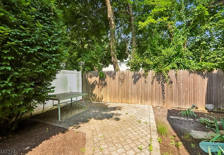 25 Alma Ave — Photo 9