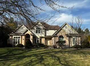 6N556 Glenwood Dr, St Charles, IL 60175