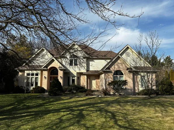 6N556 Glenwood Dr, St Charles, IL 60175