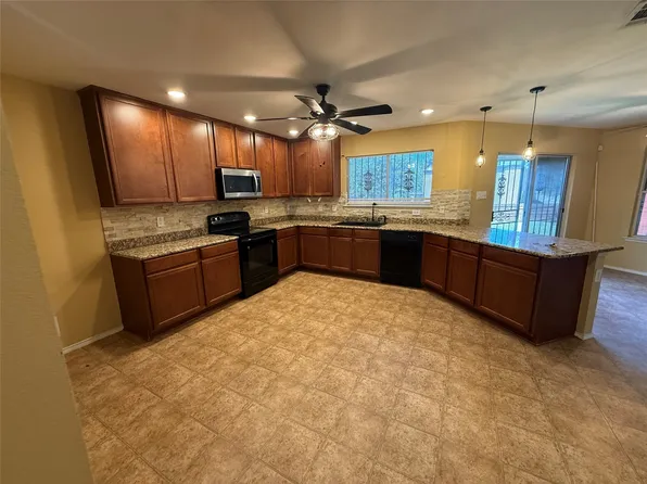 1329 Falcon Dr, Grand Prairie, TX 75051