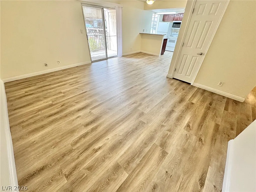 2 bed, 2.0 bath, 978 sqft, $1,360 — Photo 4
