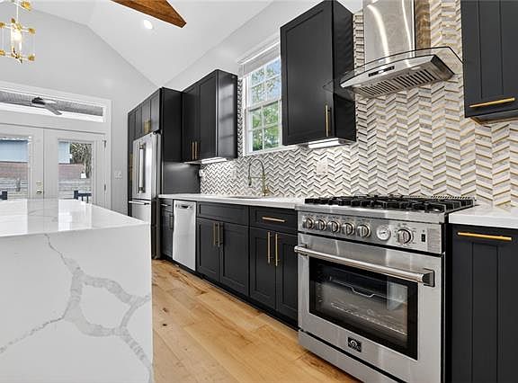5th image of 1119 Bartholomew St