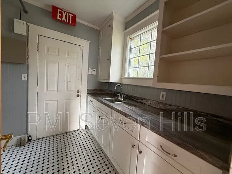 1350 N Gadsden St #B — Photo 7