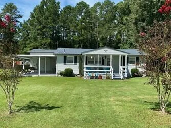 1369 Gin Pond Dr, Summerton, SC 29148