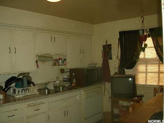 4th image of 3025 S Moreland Blvd