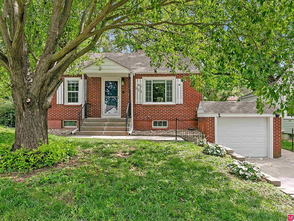 1st image of 921 McLaughlin Cir