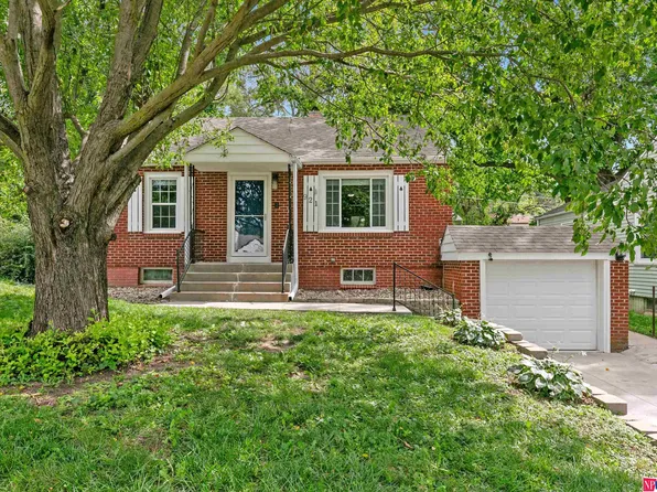 921 McLaughlin Cir, Bellevue, NE 68005